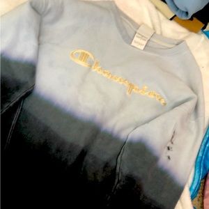 CHAMPION SWEATSHIRT SMALL